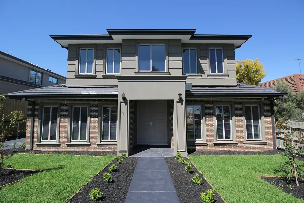 LUXURIOUS 4 BEDROOM TOWNHOUSE