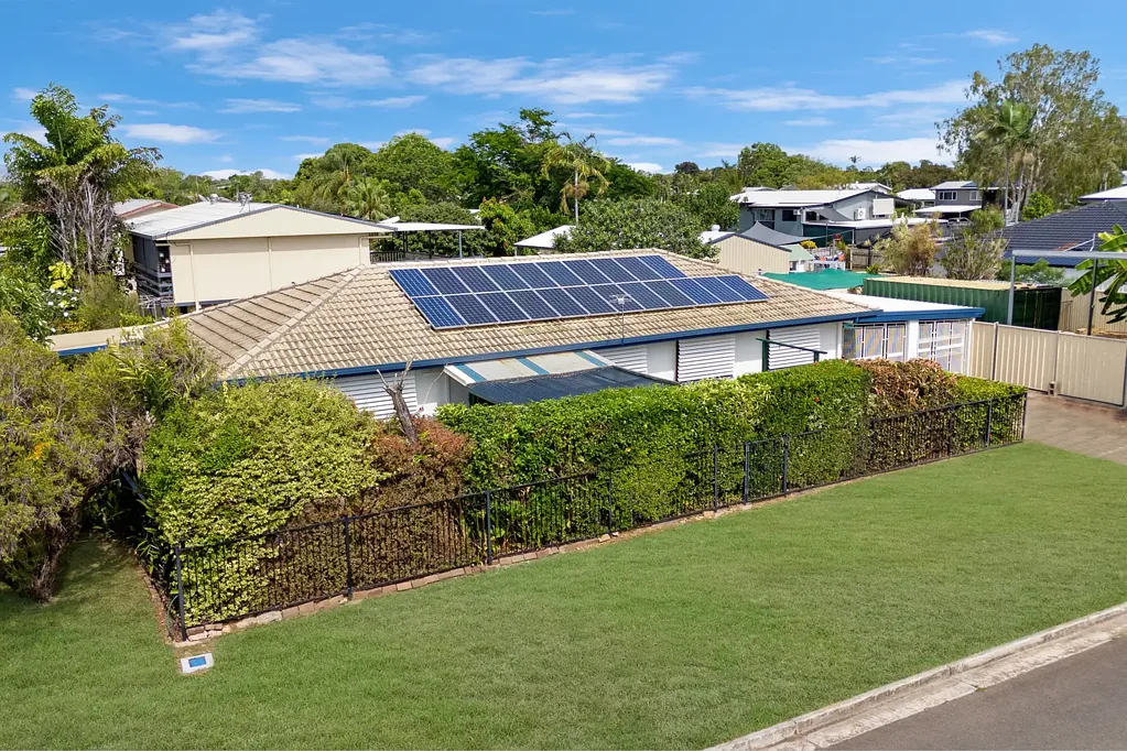 Kirwan 4Zimmer Freshly Updated Family Haven - Pool, Storage and Room to Grow!