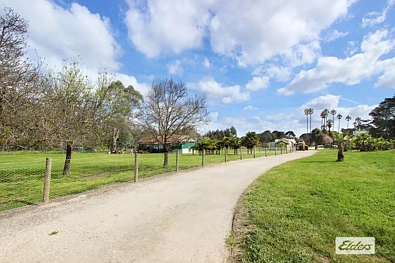 Junortoun 2.5 ACRES – BEAUTIFUL PARK LIKE SETTING