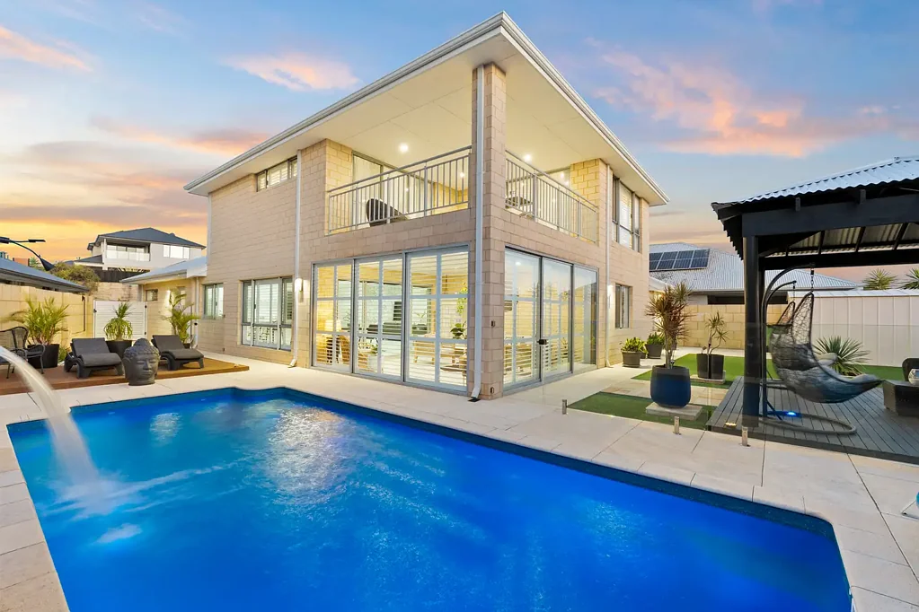 Secret Harbour 4ਬੈੱਡਰੂਮ STUNNING FAMILY HOME IN SUPERB LOCATION