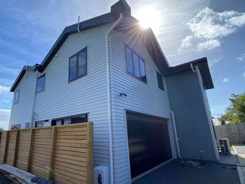 6 bedrooms and 3 bathrooms in Glen Eden