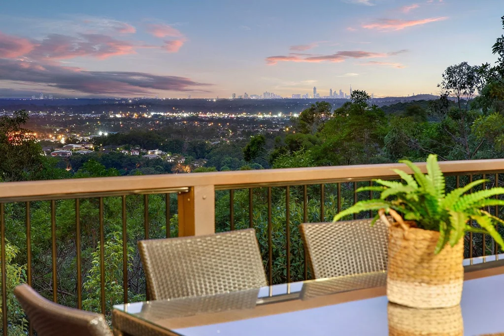 Willow Vale Stunning Rural Home with Breathtaking Views!