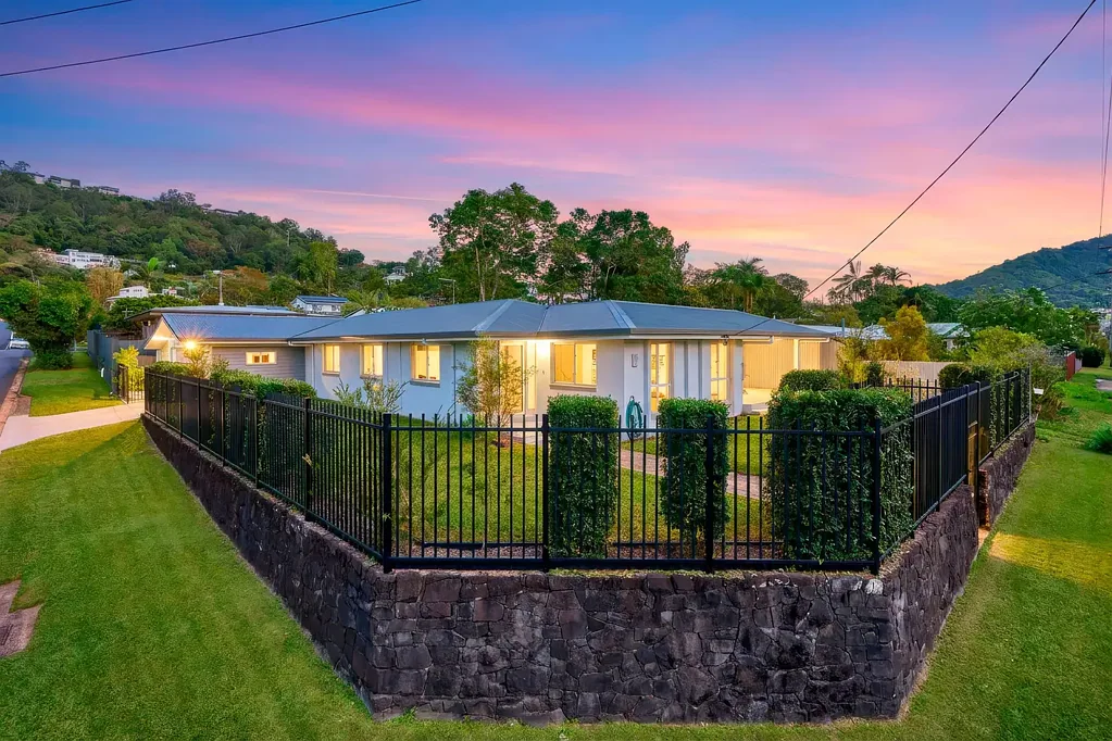 Whitfield 4ਬੈੱਡਰੂਮ Immaculate & Spacious Family Home in Whitfield