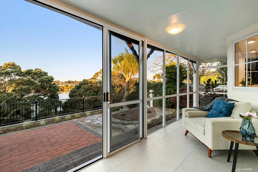 Waiuku 3房  Renovated home with views!
