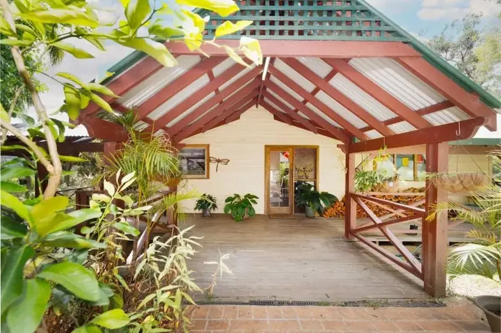 Bellingen 7 Bedroom Large Family Home with pool and Cottage set on 52.37 Hectares.