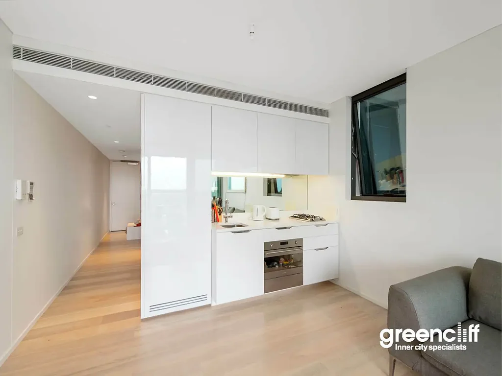 MODERN & UNFURNISHED ONE BEDROOM IN CENTRAL PARK