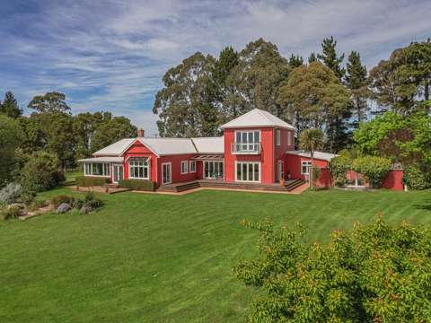 Hundalee  "Mt Admiral" scenic coastal lifestyle