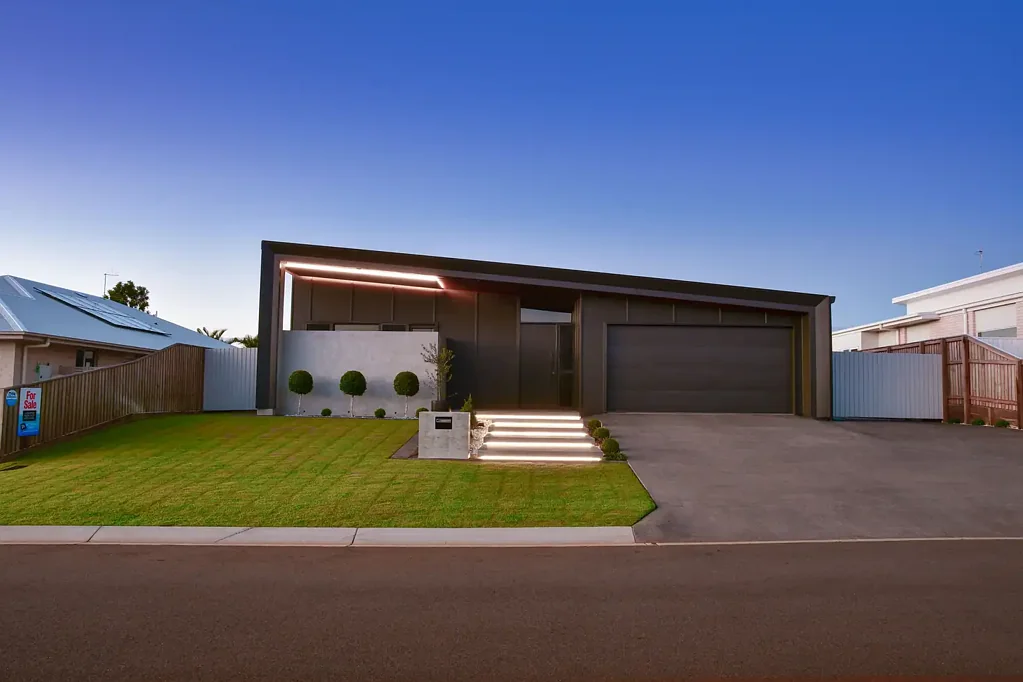 Bargara 4房  Architectural Elegance Meets Coastal Comfort – Stunning Designer Home in Bargara