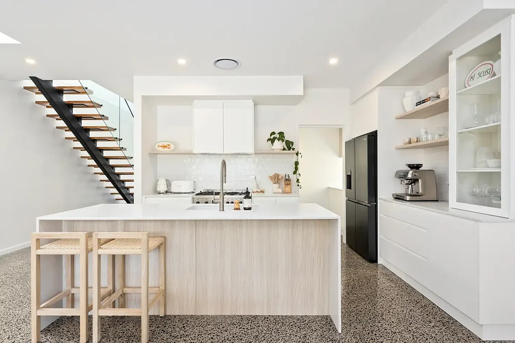 Fairy Meadow 3房 现代联排别墅 2024高端建造 5.6米高空间 抛光混凝土地板 雪松前门 山崖景观 行政天堂 Absolute luxury with comfort and convenience