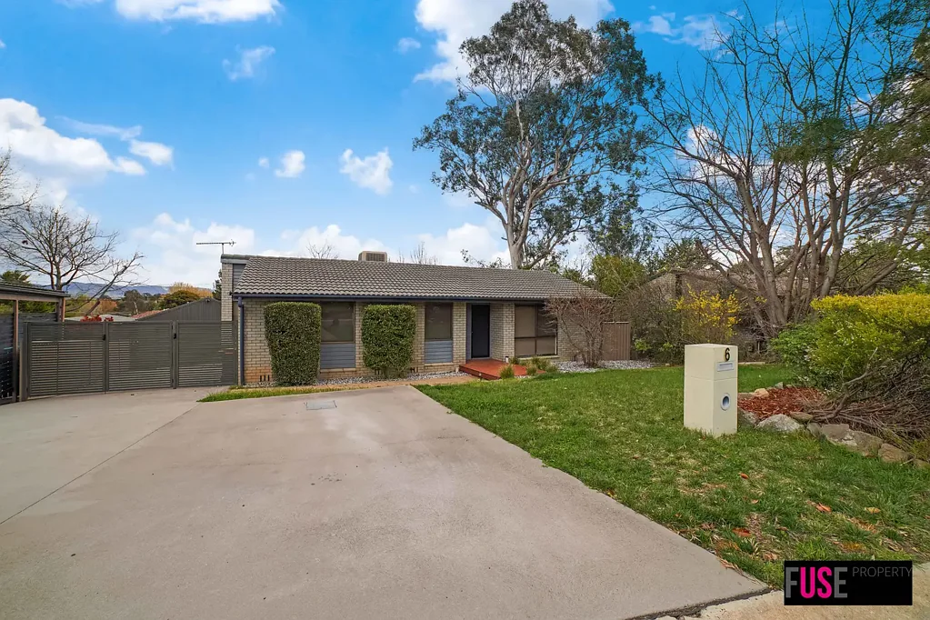 Beautifully Renovated Home with Separate Studio