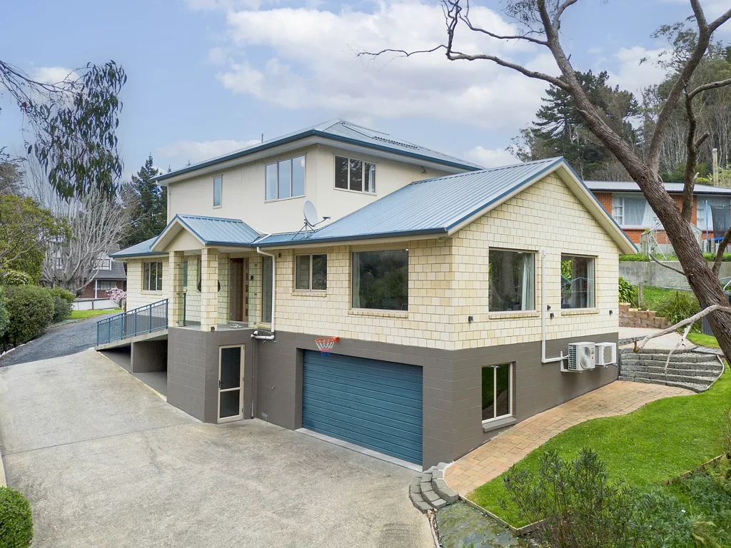 Bradford 4Kwarto Generous living with exceptional storage