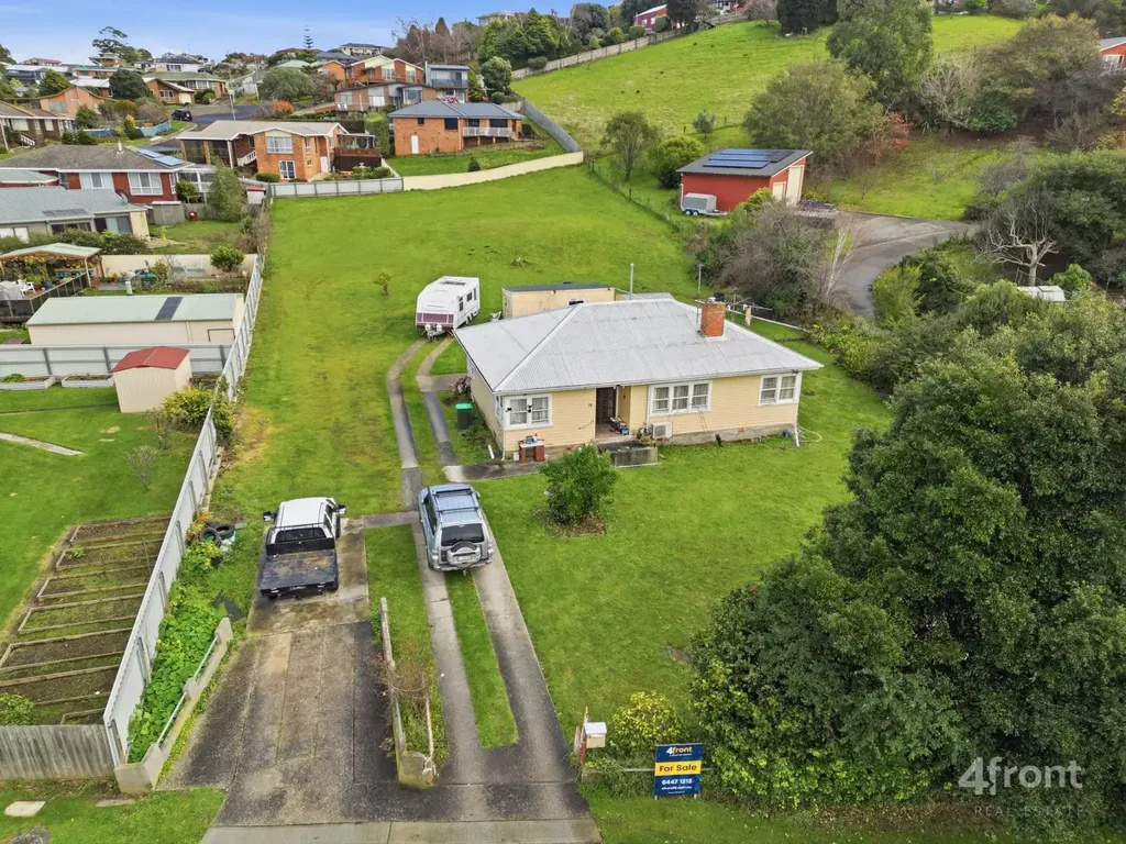 West Ulverstone 3房  Develop, renovate, or build your dream home - DA Approved 2880 sqm Block