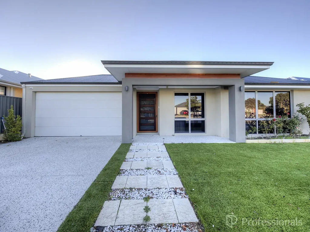 Modern Luxury Living in Prime Landsdale Location!
