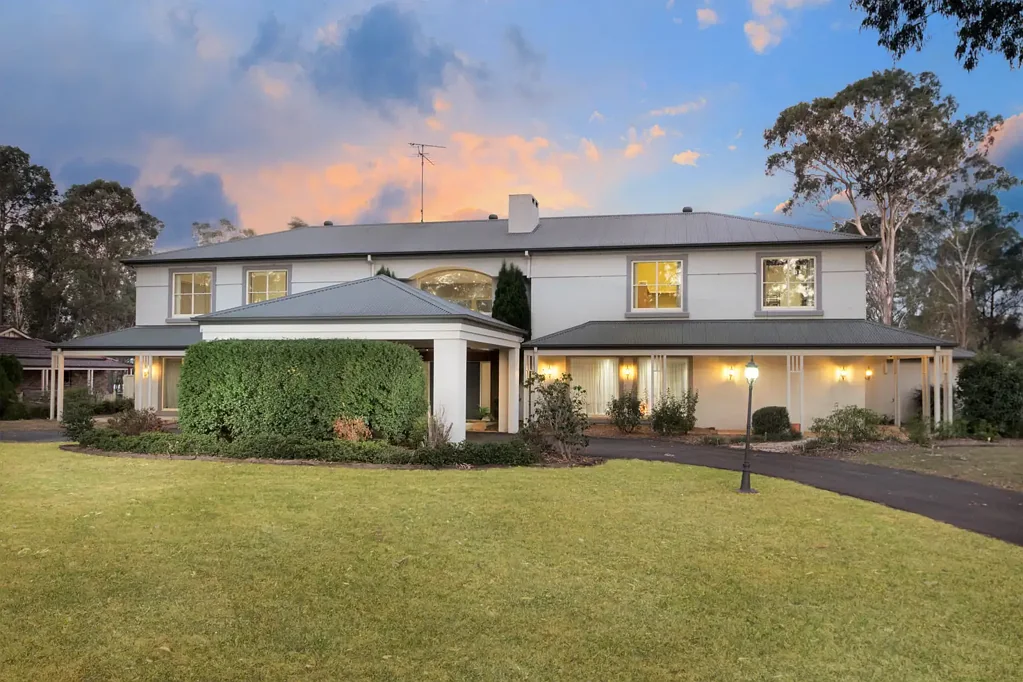 Grand Family Home in Prestigious Windsor Downs !!