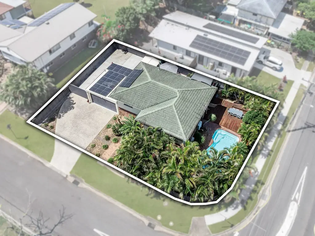 Wynnum West 3部屋 Family Entertainer with Poolside Living and Flexible Floor Plan