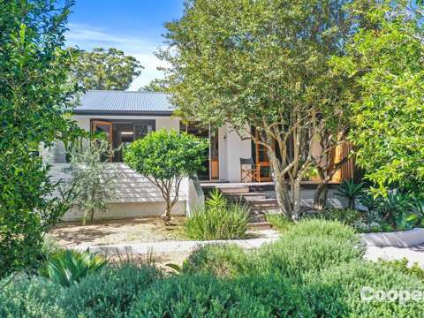 Mollymook Beach 3 Bedroom Creative Coastal Retreat