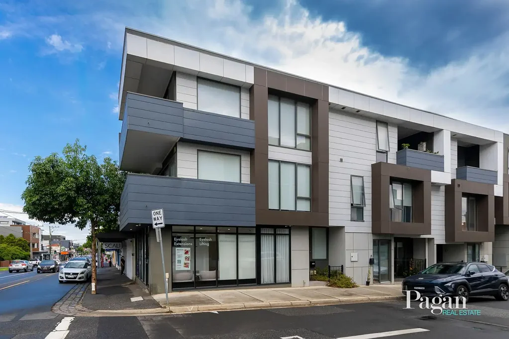 Moonee Ponds 2房 Moonee Ponds便捷区位 时尚采光充足 小户型低维护 豪华生活 优质电器 室内外连接 紧邻Queens Park 电车火车 CONTEMPORARY STYLE IN A PRIME PARKSIDE POCKET