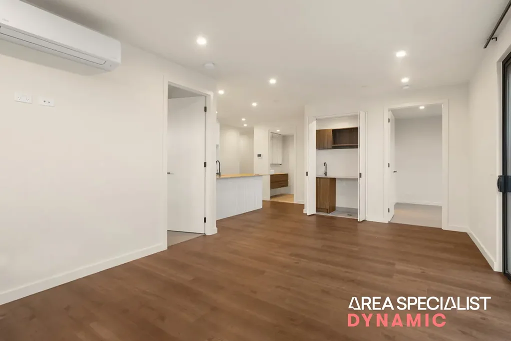Luxurious Finishes, Smart Layout, Perfect Location In Boutique Block!