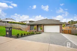 9 Phoenix Drive, Mount Clear