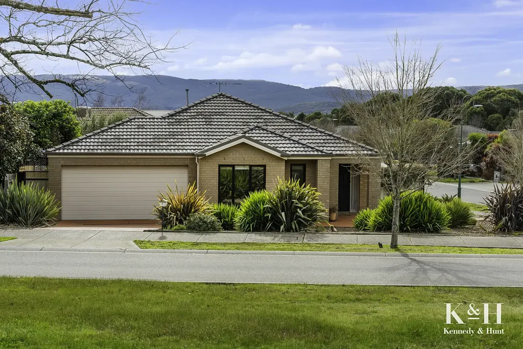 New Gisborne 3房  Macedon Ranges Views, Superb Family Living