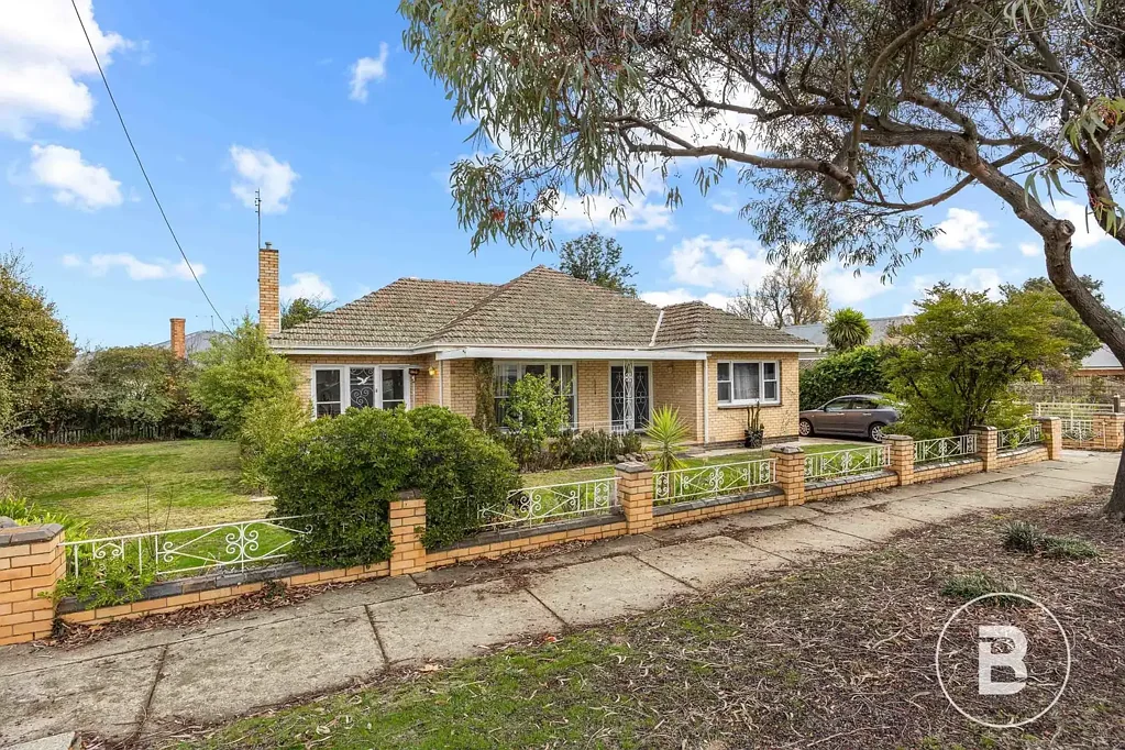 Stawell 3 Bedroom Charming Brick Veneer Home in Prime Location