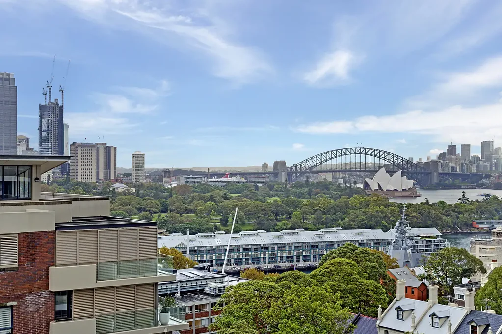 Two Bedroom Apartment with Harbour Bridge Views in the Luxurious "Ikon" Building