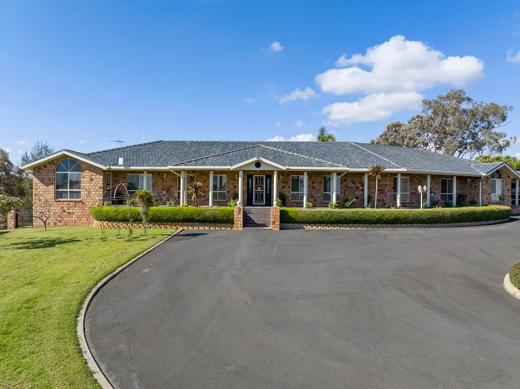 Young 5 Bedroom Contemporary, Lifestyle Living on a Grand Scale