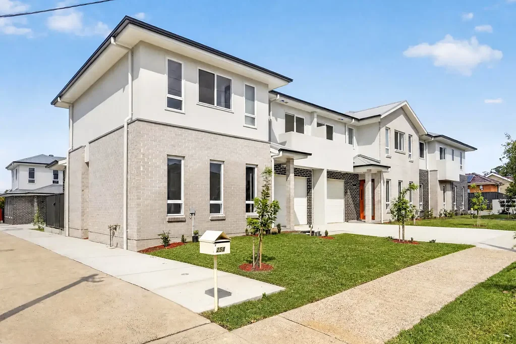 Old Toongabbie 4બેડરૂમ Brand New 4-Bed Luxury Residences with Private Lock-Up Garages in the Heart of Old Toongabbie
