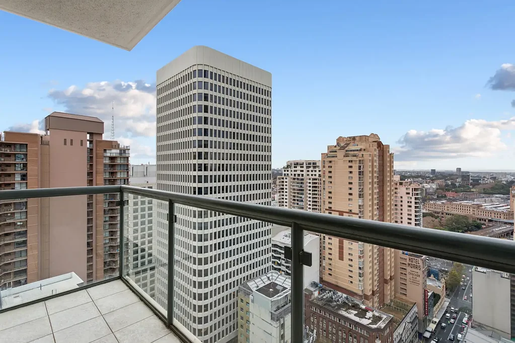 Spacious One Bedroom Apartment With Study