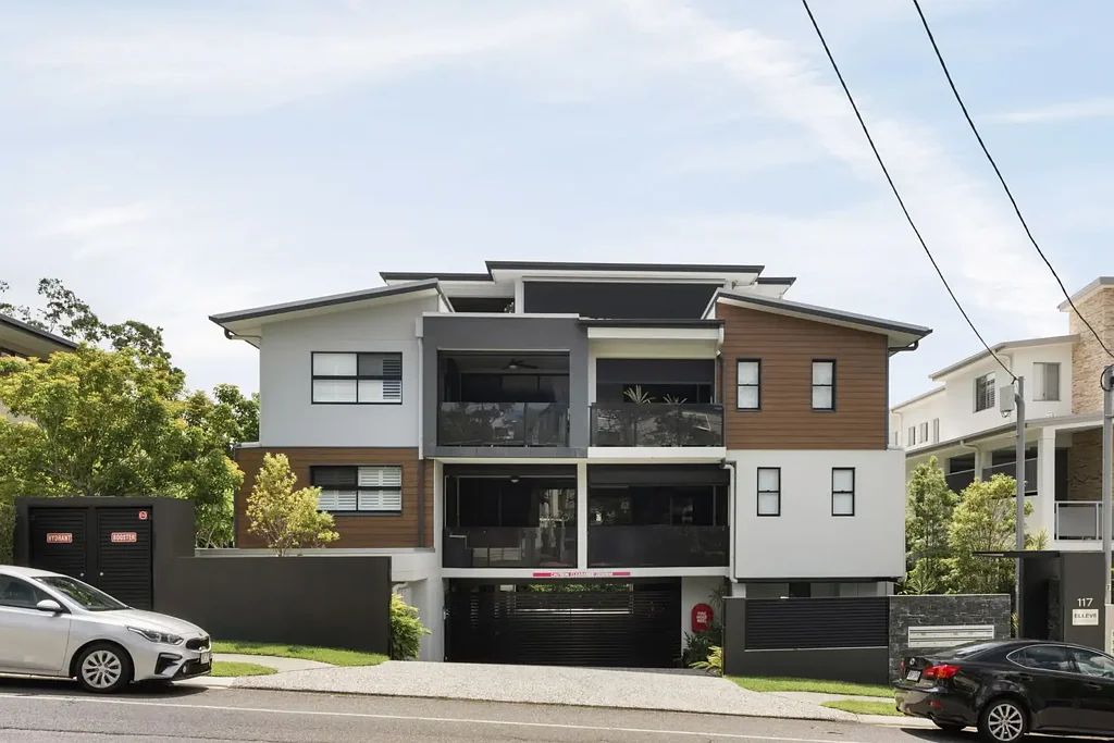 Taringa 3 Bedroom Boutique Modern Living with a Mountain Backdrop