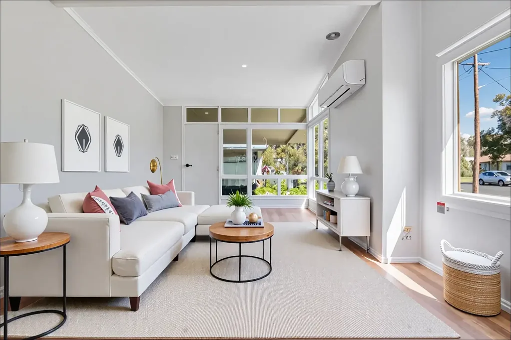 North Albury 3ห้องนอน FULLY RENOVATED - STYLISH, CONVENIENCE OR LOCATION! YES YOU CAN HAVE IT ALL!