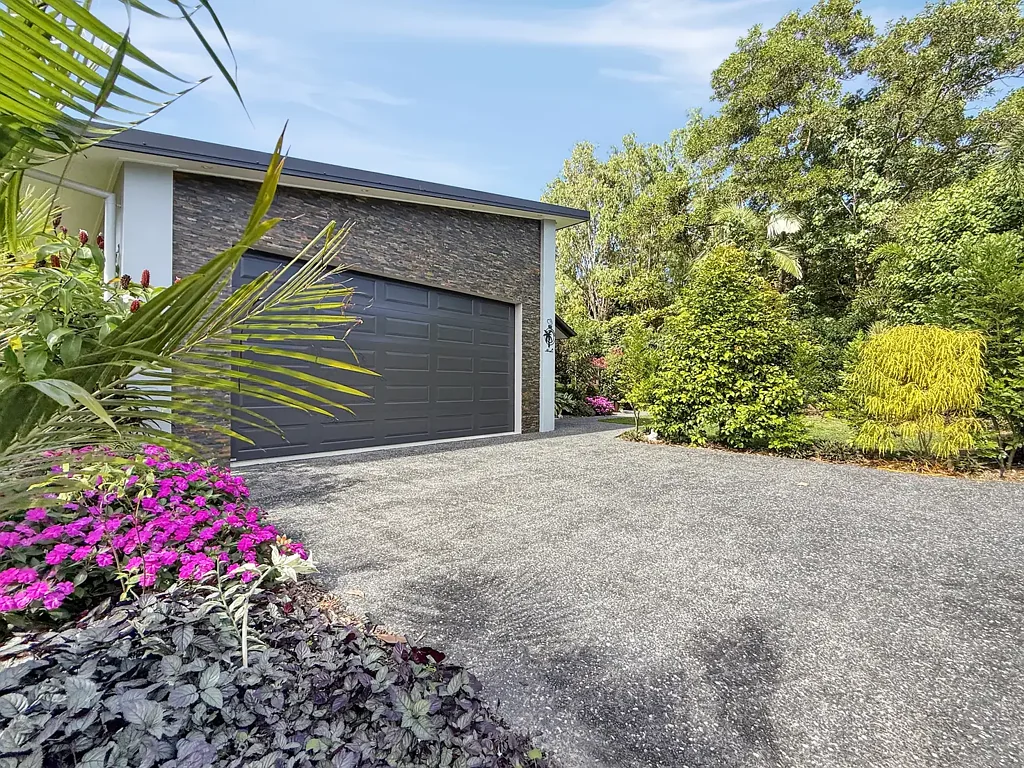 Spacious Family Home with Pool in the Heart of Wongaling Beach