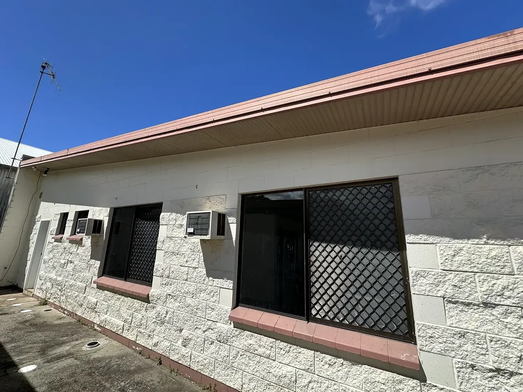 2 bedroom - Middle of town - Unfurnished