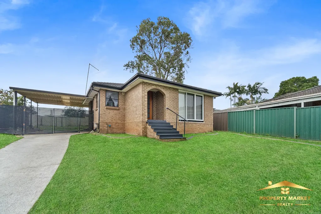 8 Paradise Place, St Clair, NSW 2759