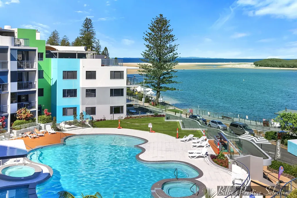 Caloundra 2ਬੈੱਡਰੂਮ BREATHTAKING OCEAN VIEWS FROM TOP FLOOR UNIT WITH ROOF-TOP TERRACE