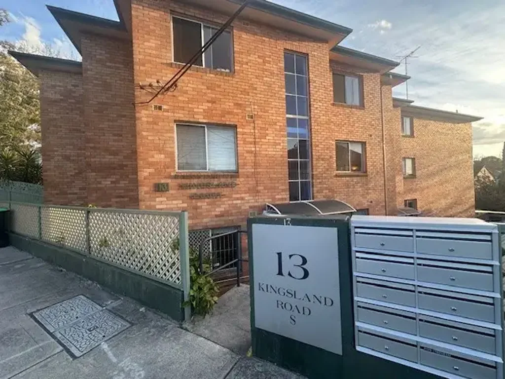 Cosy Two-Bedroom Apartment in Sought-After Location!