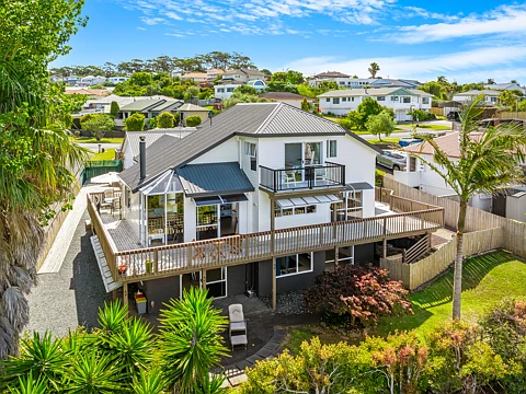 Gulf Harbour 4房  Family Home & Granny Flat with Views!
