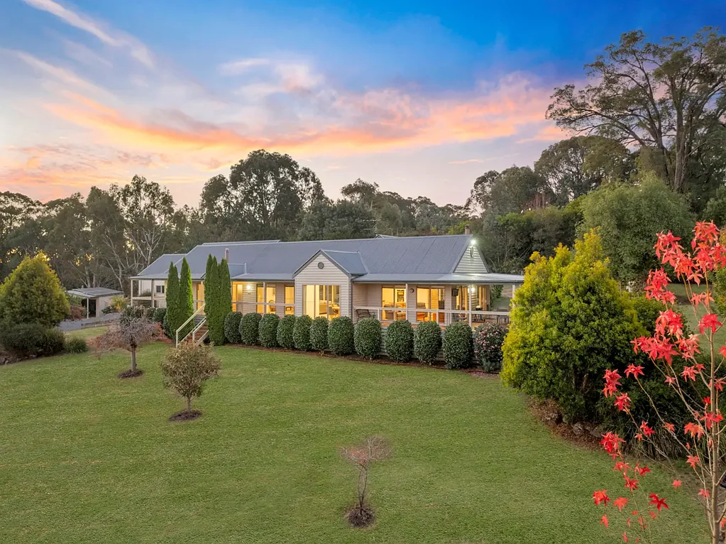 Tolmie 4房  Live the High Country Dream - Space, Serenity & Sophistication