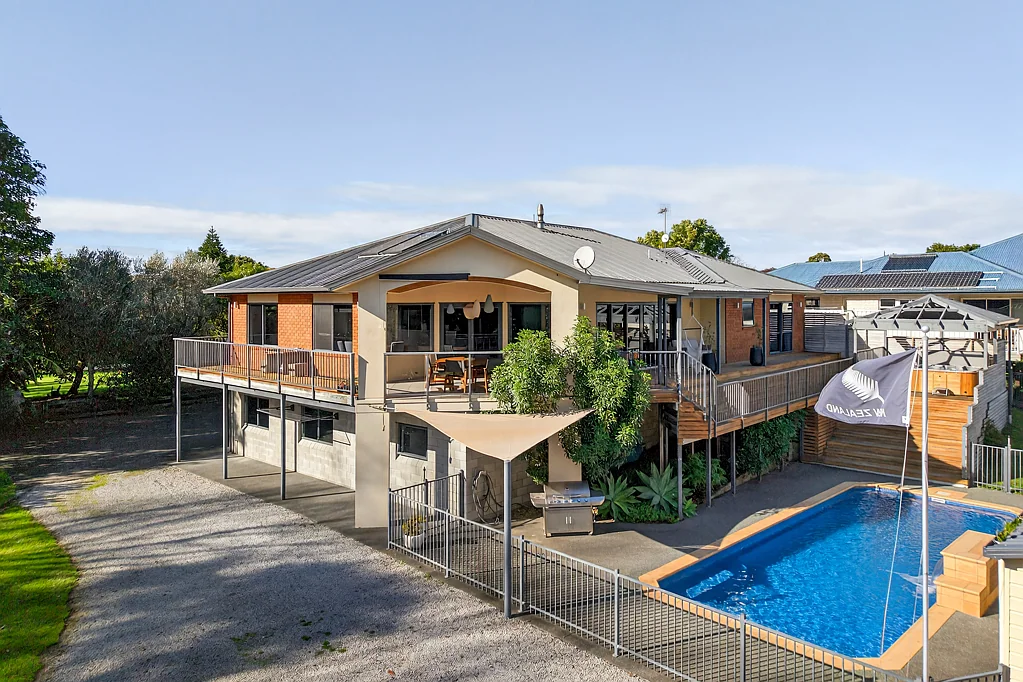 Riverdale 4房  Maximum motivation - priced $127,000 under RV!