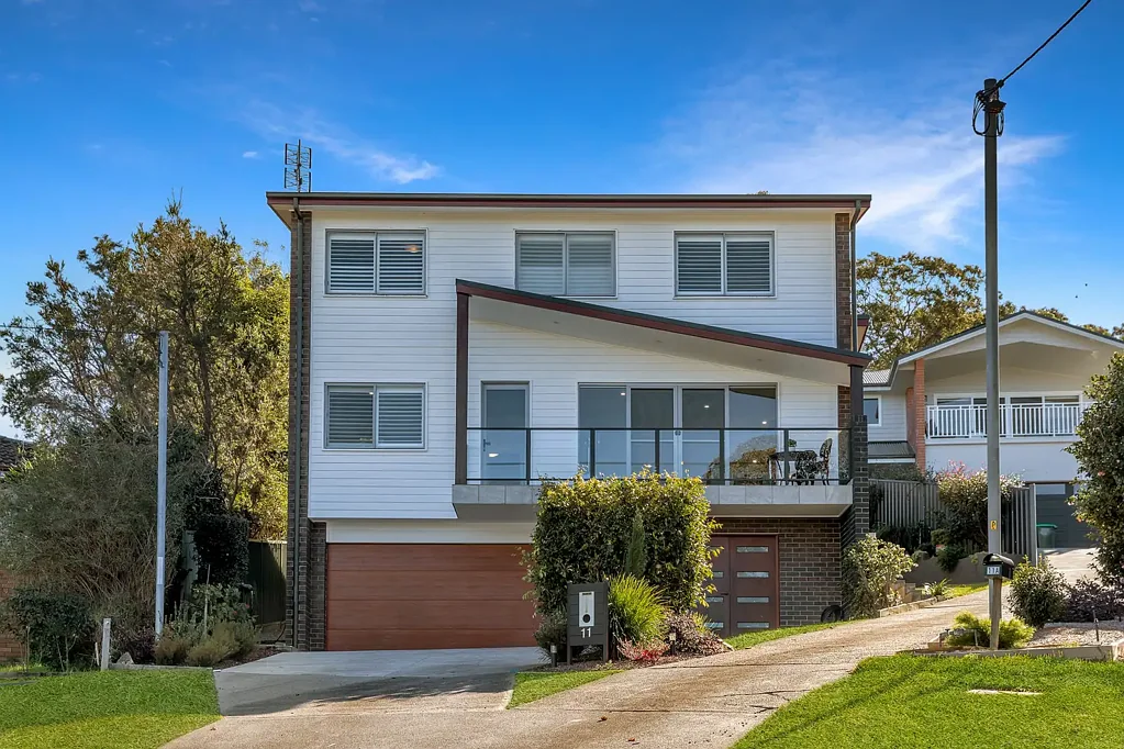 11 Belmont Crescent, Belmont, NSW 2280