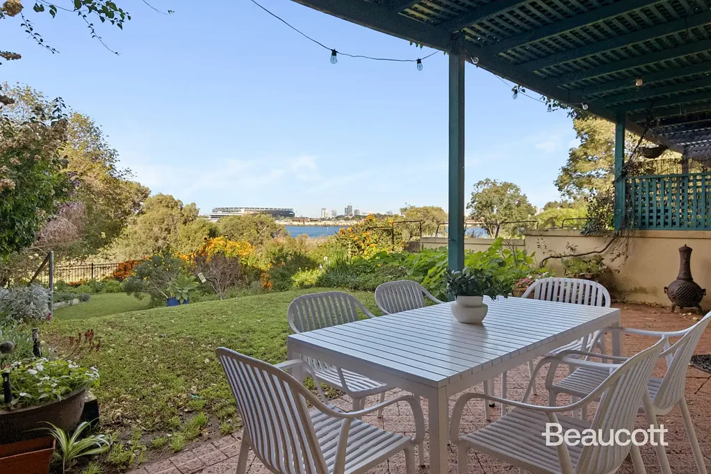 Maylands 3બેડરૂમ THREE LEVELS. ONE INCREDIBLE VIEW.