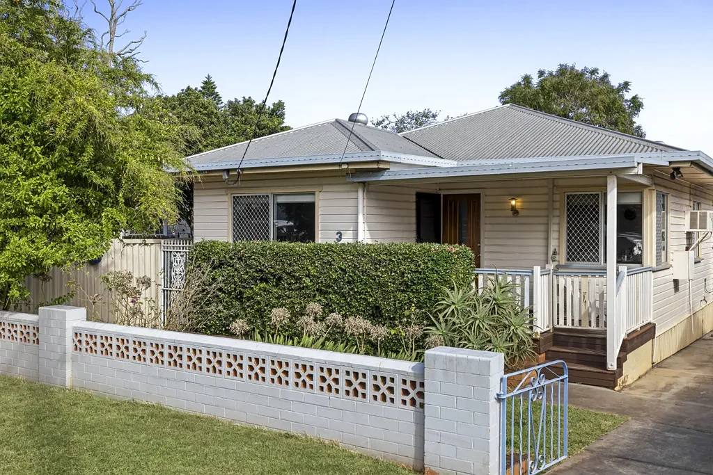 North Toowoomba 3कमरा Charming North Toowoomba Living with Space, Character & Potential