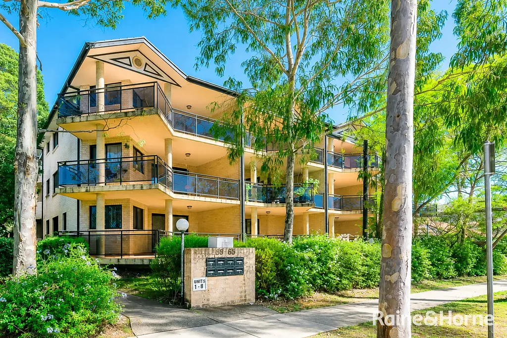 Spacious & Sun-Filled Two-Bedroom Apartment with Oversized Balcon