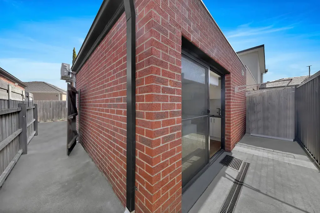 Perfect Gem in Prime Location!!