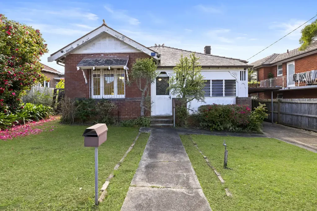 Ashfield 4房 特色住宅坐落于宽敞净地，未来潜力无限 Character Home on Expansive Clear Block with Outstanding Future Potential