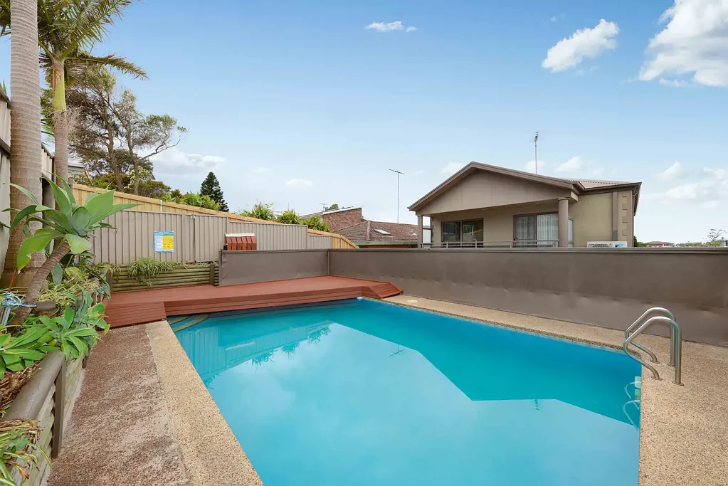 Superb Coastal Family Haven With A Spacious Dual Level Layout & Pool