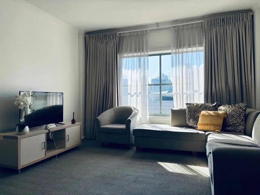 Furnished 1-Bedroom Apartment with City Views – Oaks Goldsbrough
