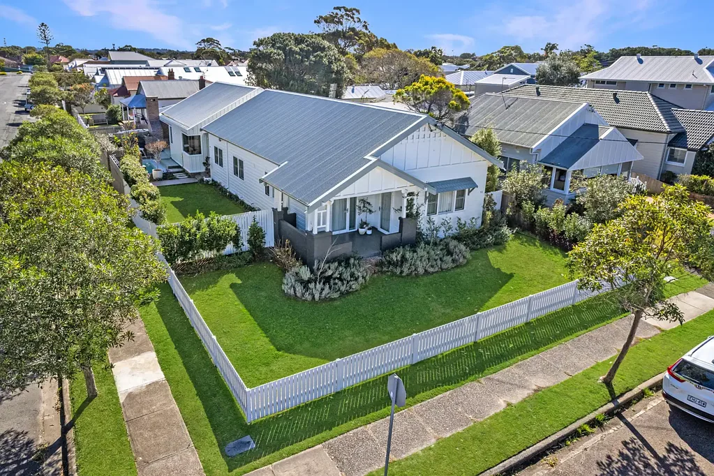 Merewether 5 Slaapkamer Impeccable Indoor-Outdoor Appeal in Standout Location
