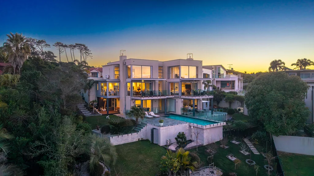 West Harbour 5 Bedroom Waterfront - A Touch of Luxury in Paradise