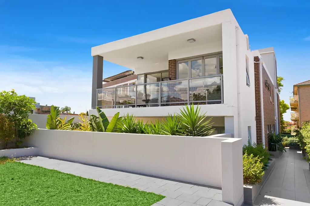 Sans Souci 2બેડરૂમ A Modern Elevated 1st Floor Apartment with Lift Facility